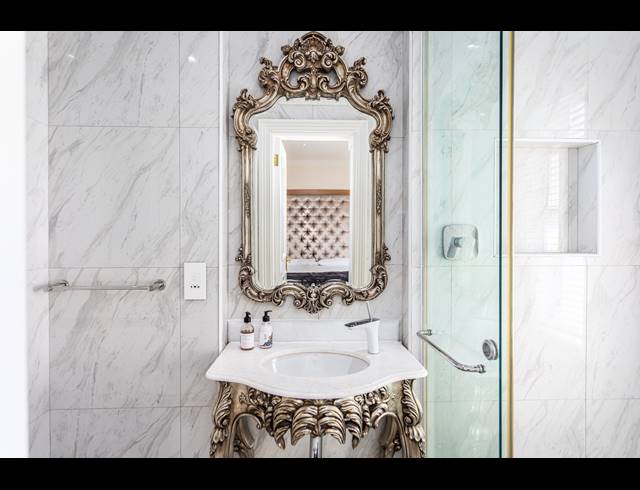 2 BEDROOM APARTMENT TO LET IN SEA POINT